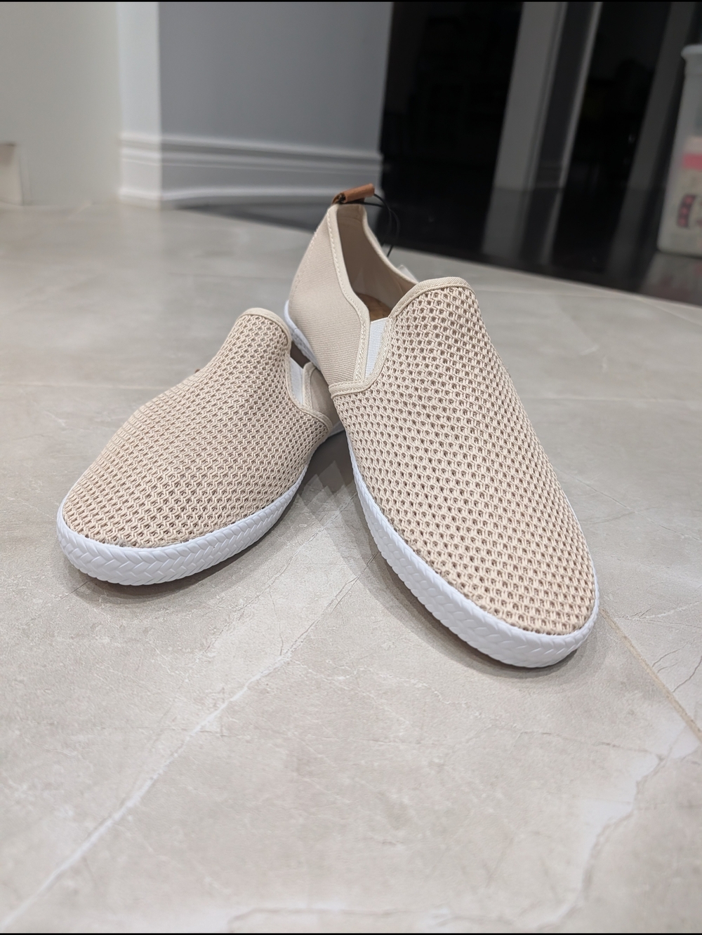 2/$50 H&M Beige Mesh Slip-On Sneakers – Men’s Size 10.5 / EU 44 – New